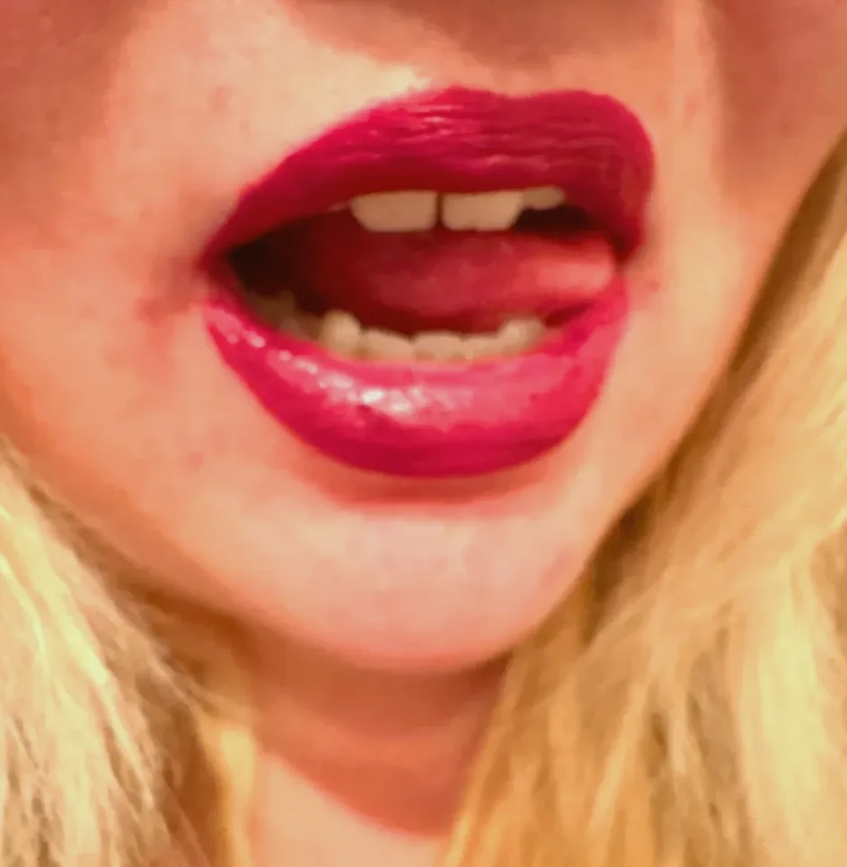 Emma, 24