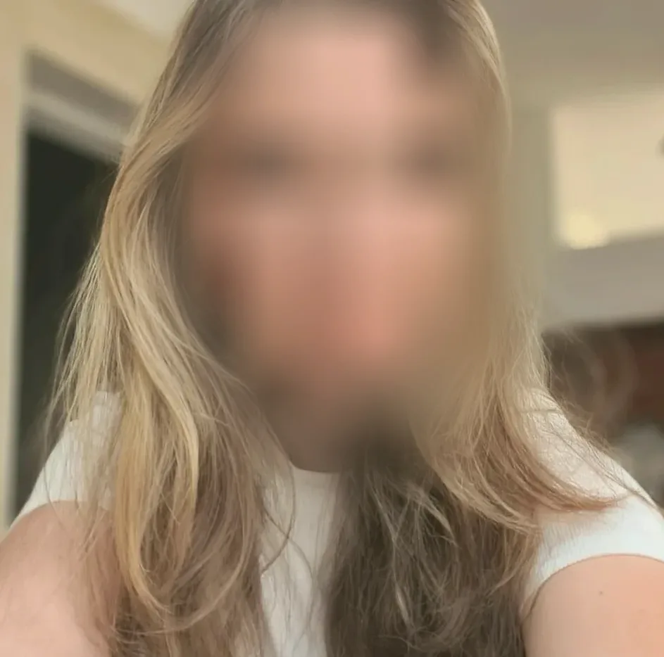 Fiona, 22