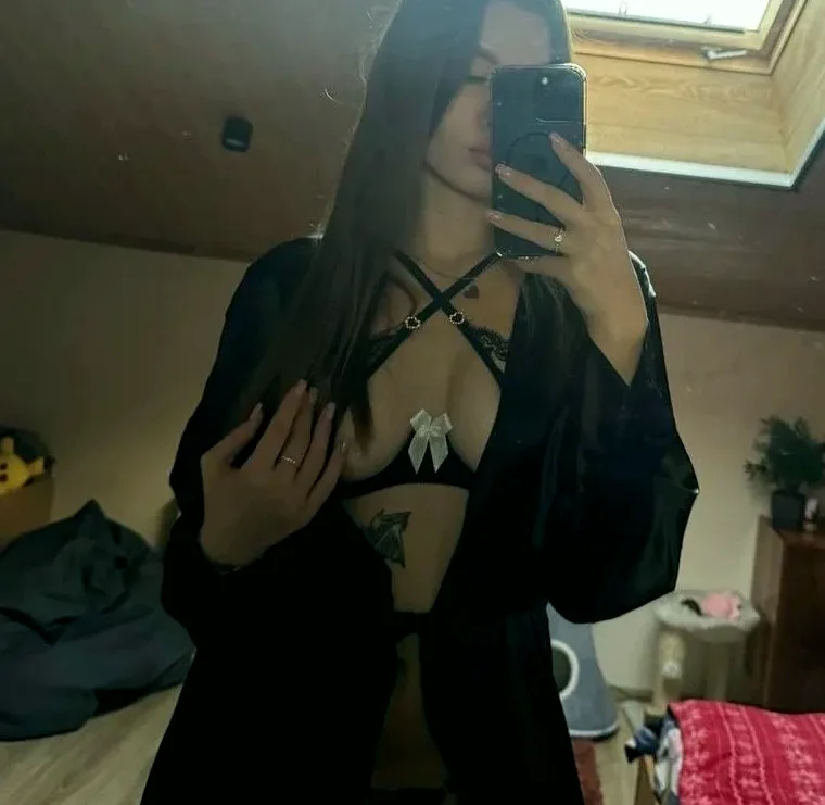 Romy, 25