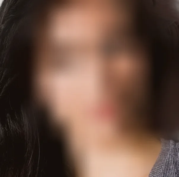Sandra, 37